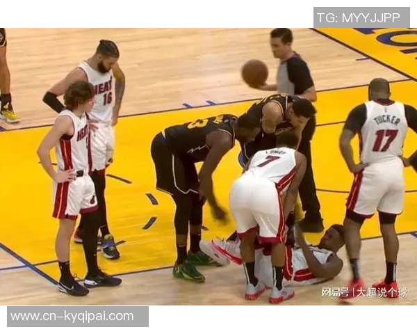 马丁谈追梦争吵后情绪低落如孩童抱球独自回房的心境